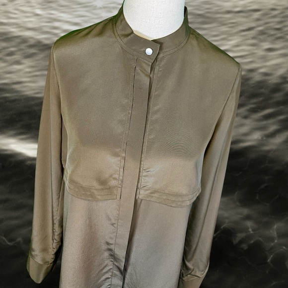Vince 100% Silk Olive Green Collarless Button-Up Long-Sleeve Blouse Size Small - Picture 3 of 13